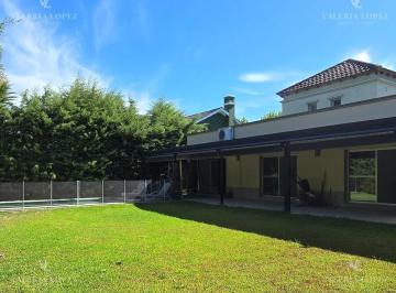 Casa · 147m² · 4 Ambientes · 2 Cocheras · Casa Quinta en Venta en Bermudas, Pilar, G. B. a. Zona Norte