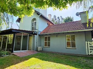 Casa · 146m² · 3 Ambientes · 2 Cocheras · Casa en Venta con Amarra