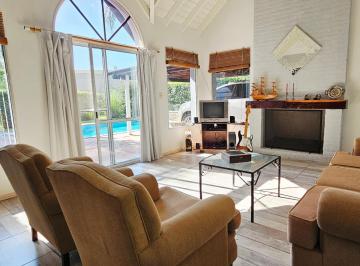 Casa · 146m² · 3 Ambientes · 2 Cocheras · Casa en Venta con Amarra