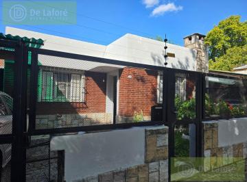 Casa · 94m² · 3 Ambientes · 1 Cochera · Vende - Casa 3 Ambientes Sobre Lote Propio, Jardín y Pileta