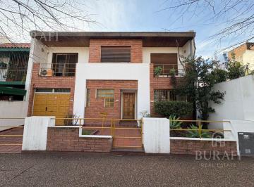 Casa · 195m² · 6 Ambientes · 1 Cochera · Casa Familiar Cuatro Habitaciones Mas Escritorio