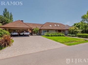 Casa · 351m² · 6 Ambientes · 2 Cocheras · Casa en Los Lagartos Cc