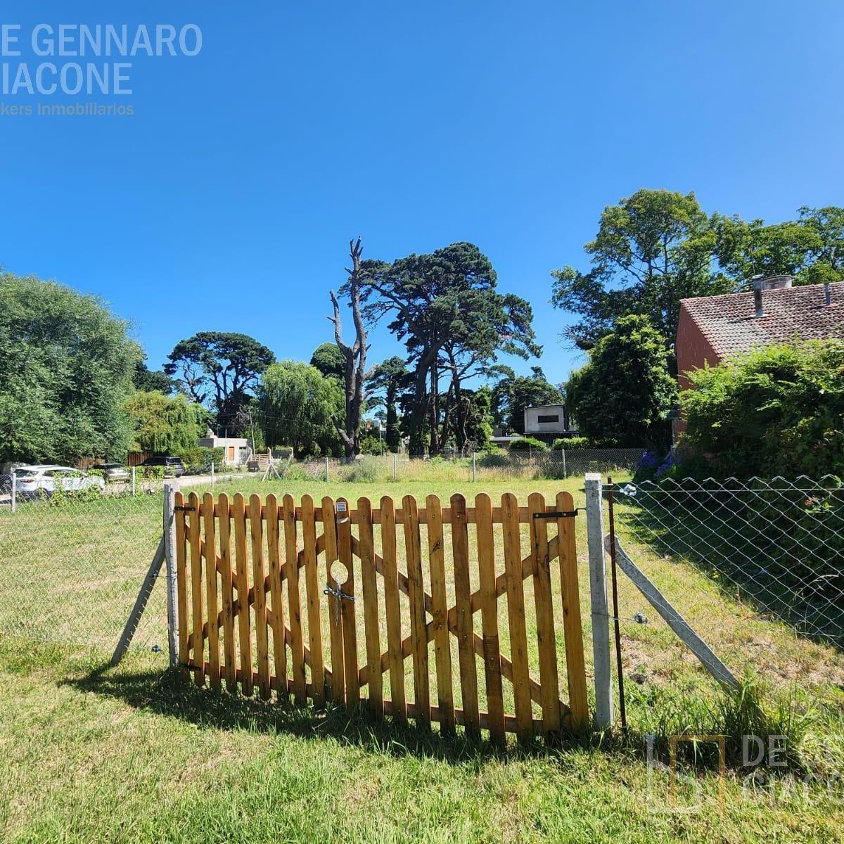 Terreno en Los Acantilados, 261m², esquina, listo para construir