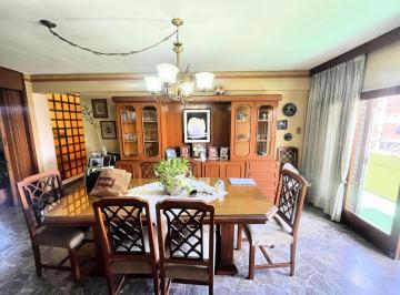Casa · 138m² · 7 Ambientes · Venta Casa en Primer Piso con Quincho Completo y Pileta en Terraza Apto Crédito en Zona Sur