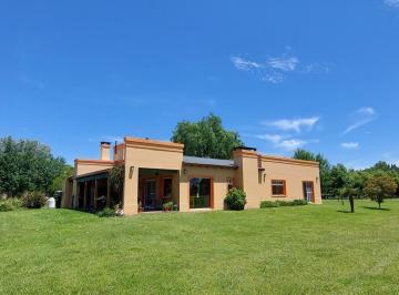 Casa · 170m² · 5 Ambientes · 2 Cocheras · Casa de Chacras de Uribelarrea Uf - 56