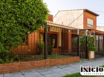 Casa de 3 ambientes, Mar de Ajó · Chalet: Rico N° 931 E/ La Argentina y Calvetti - El Silvio - C1062