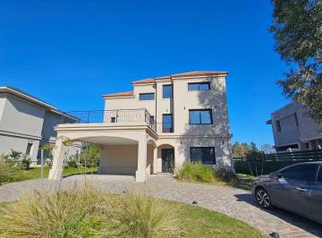Casa · 336m² · 6 Ambientes · 2 Cocheras · Oportunidad! Casa en Venta en Saint Thomas Oeste, Esteban Echeverría, G. B. a. Zona Sur