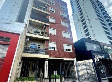 Departamento de 3 ambientes, Lomas de Zamora · Departamento 3 Ambientes Al Frente con Balcón y Cochera en Banfield.