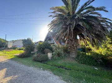 Casa · 220m² · 3 Ambientes · 1 Cochera · Casa en Los Acantilados
