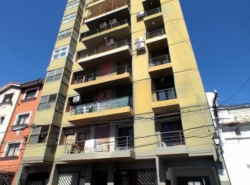 Departamento · 88m² · 4 Ambientes · 1 Cochera · Amplio Departamento en El Centro