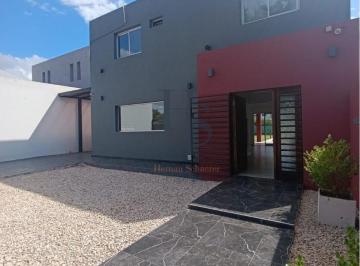 Casa · 200m² · 4 Ambientes · 4 Cocheras · Casa Venta El Pato Berazategui