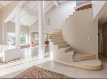 Casa · 300m² · 6 Ambientes · 3 Cocheras · Casa en Alquiler Barrio Cerrado Villa Olivos