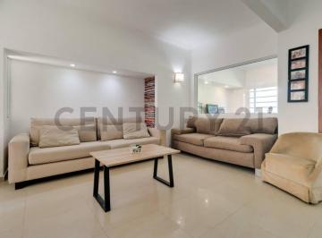 Casa · 207m² · 5 Ambientes · 2 Cocheras · Casa en Venta de 4 Dorm. en City Bell Entre Caminos