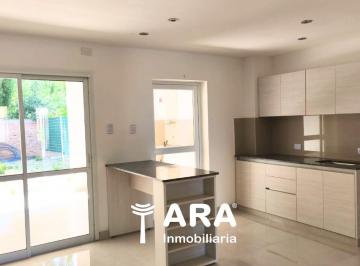 Casa · 139m² · 5 Ambientes · 1 Cochera · Duplex Apto Crédito en Centenario