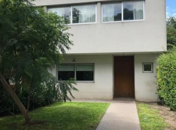 Casa · 301m² · 7 Ambientes · 5 Cocheras · Casa de 2 Plantas en Venta en 508 E/ 14 y 15