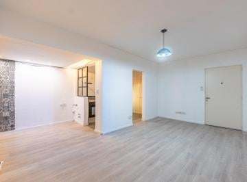 Departamento · 43m² · 2 Ambientes · Departamento de 2 Ambientes con Patio Modernizado Frente Al Jardín Botánico en Venta