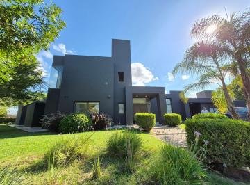 Casa · 339m² · 20 Ambientes · 2 Cocheras · B°san Isidro - Importante Propiedad - 4 Dorm - Venta