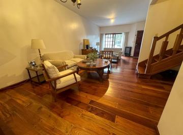 Casa · 163m² · 5 Ambientes · 1 Cochera · Triplex en Venta 5 Ambientes en Olivos