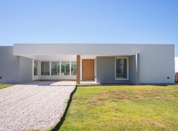 Casa · 173m² · 4 Ambientes · 3 Cocheras · Casa - Prados del Oeste