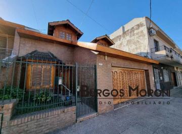 Casa · 300m² · 6 Ambientes · Chalet 6 Ambientes - Oportunidad