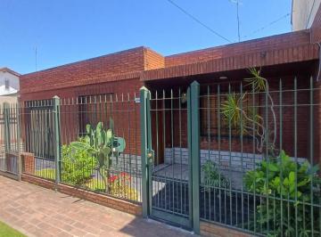 Casa · 130m² · 3 Ambientes · 2 Cocheras · Casa en Beccar