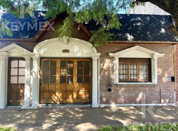 Casa · 221m² · 6 Dormitorios · 1 Cochera · Venta Casa 6 Dorm. en La Plata 32 25y 26