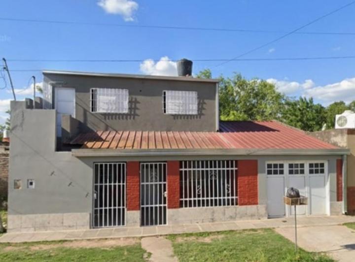 Casa · 51m² · 5 Dormitorios · 1 Cochera