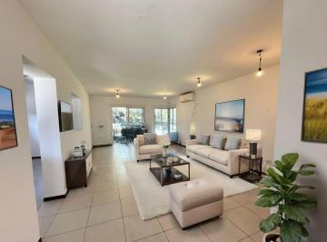 Casa · 130m² · 6 Ambientes · 2 Cocheras · Venta Casa de 3 Dorm. en Campos de Esther