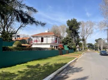 Casa · 160m² · 6 Ambientes · 4 Cocheras · Venta Casa 4 Ambientes con Jardin Aguas Verdes
