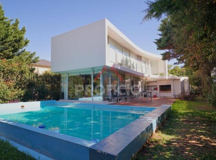Casa · 171m² · 5 Ambientes · 4 Cocheras