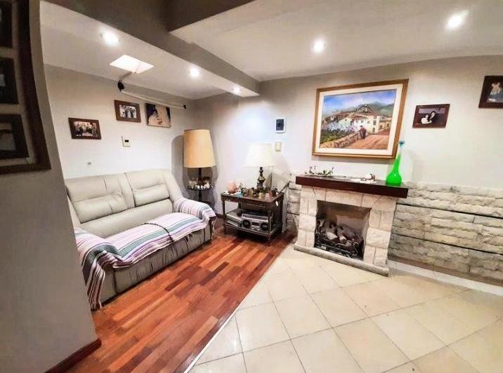 Casa · 120m² · 6 Ambientes · 2 Cocheras