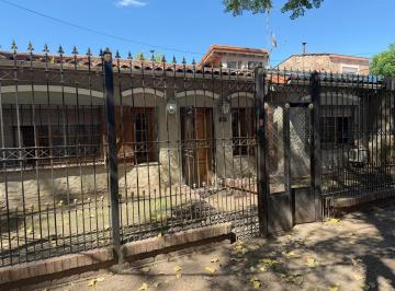 Casa · 100m² · 4 Ambientes · 1 Cochera · Longchamps Venta Casa 3 Dorm. Muy Buena Ubicacion
