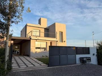 Casa · 180m² · 3 Dormitorios · 1 Cochera · Venta Salsipuedes Casa 3 Dorm. - Pileta, Quincho y Ubicacion