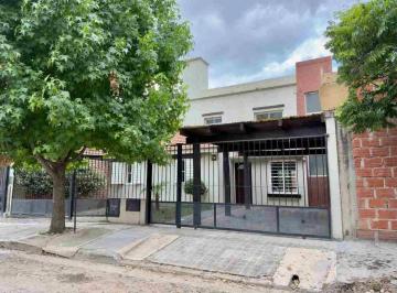 Casa · 170m² · 5 Ambientes · 2 Cocheras · Exc Casa 4 Dorm Gge/qcho/esc/iacuzzi Vta en B° El Huaico