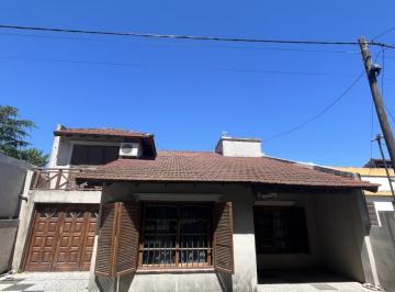 Casa · 184m² · 6 Ambientes · 1 Cochera · Casa en Baradero