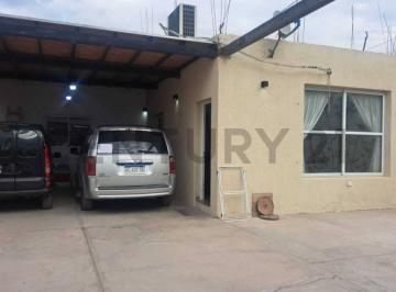 Casa · 165m² · 4 Ambientes · 1 Cochera · Venta de Casa en Barrio El Triángulo, La Favorita, Ciudad de Mendoza. ID