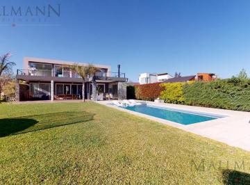 Casa · 350m² · 7 Ambientes · 2 Cocheras · Venta Casa 3 Dorm. en Estancias del Pilar