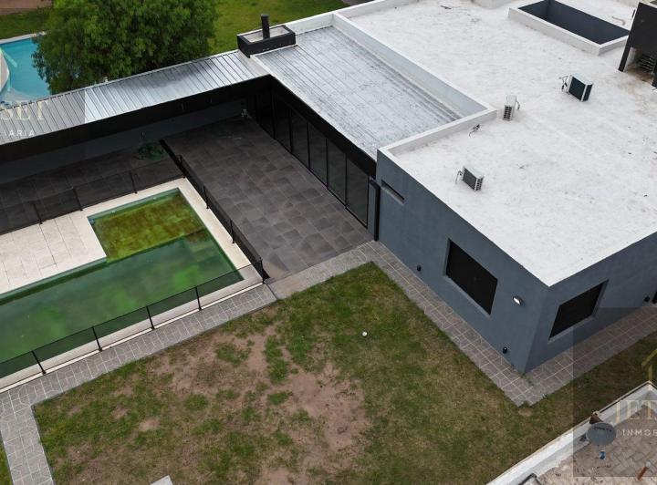Casa · 400m² · 9 Ambientes · 2 Cocheras