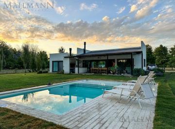 Casa · 120m² · 3 Ambientes · 2 Cocheras · Venta/alquiler Casa 3 Amb Vista Interna en Tessalia