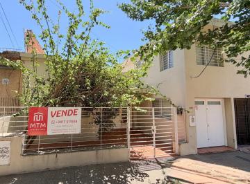 Casa · 174m² · 2 Dormitorios · Casa en Venta Rosario, Alberdi.