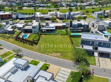 Terreno · 601m² · Siete Soles Lote Central de 600 m² | Parterres