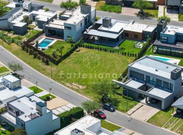 Terreno · 601m² · Siete Soles Lote Central de 600 m² | Parterres
