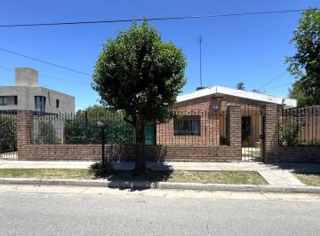 Casa · 224m² · 3 Dormitorios · 2 Cocheras · Casa + Departamento con Ingresos Independientes - Lote 600 m²