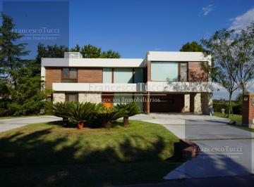Casa · 400m² · 5 Ambientes · 2 Cocheras · Casa en Venta 5 Ambientes con Vista Al Golf en El Nacional Club de Campo