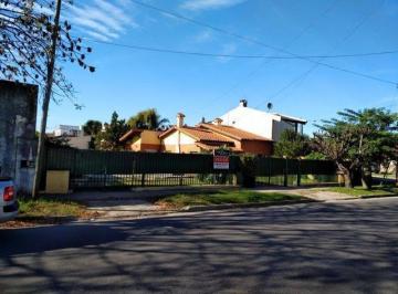 Casa · 280m² · 4 Ambientes · 3 Cocheras · Chalet 4 Ambientes Departamento 3 Ambientes en Venta - San Justo