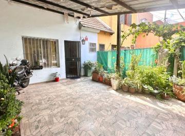 Casa de 5 ambientes, La Plata · Casa en PH de 3 Habitaciones, Patio y Garage Semicubierto
