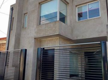 Casa · 150m² · 4 Ambientes · 2 Cocheras · Casa 4 Ambientes en Venta - Villa Luzuriaga