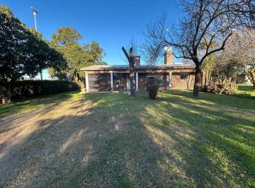 Casa · 135m² · 4 Ambientes · 1 Cochera · Casa con Pileta y Campo en Casilda