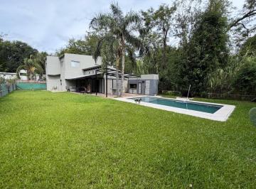 Casa · 150m² · 5 Ambientes · 1 Cochera · Casa Estilo Fin de Semana Amoblada en Alquiler Permanente - Confort, Parque y Ubicacion Estrategica
