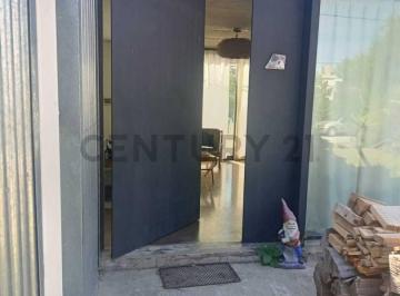 Casa · 115m² · 3 Ambientes · Venta de Casa en Sicardi. Calle 655 22 y 22 Bis